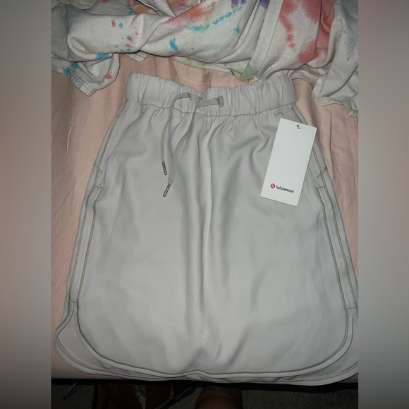 NWT Lululemon On The Fly Skirt *Woven Silverstone SIZE 2 - Picture 6 of 9